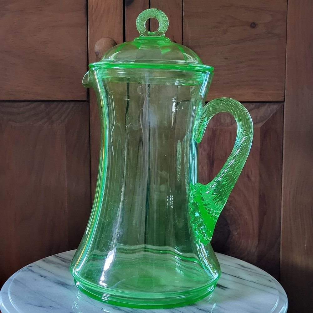 Vibrant Green Glass Pitcher - Picture 4 of 17